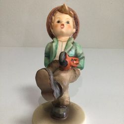 Vintage Goebel Hummel Happy Traveler Figurine # 109/0 TMK 6 1983,  W. Germany