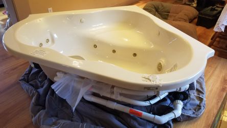  Corner Whirlpool Tub