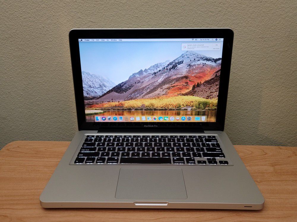 Apple MacBook Pro 13in i7 2.80GHz 8GB RAM 500 Harddrive 512MB VRAM and Charger