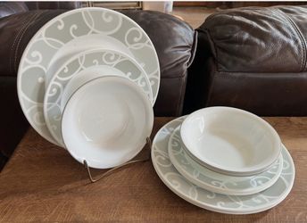 32 pc Corelle Ribbons and Swirls dinner bowls and  plates