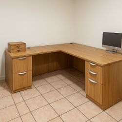 L-shape Desk/ Free Chair