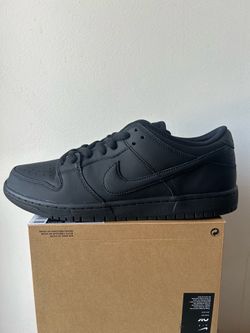 Nike SB dunk low. Triple black