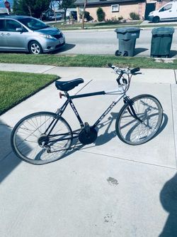 men’s bicycle,    see description needs tires