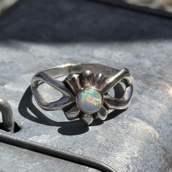 Vintage Signed Native Sand Cast Navajo Sterling Silver & Opal Ring Size 8