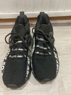 Just so so men’s sneakers size 9
