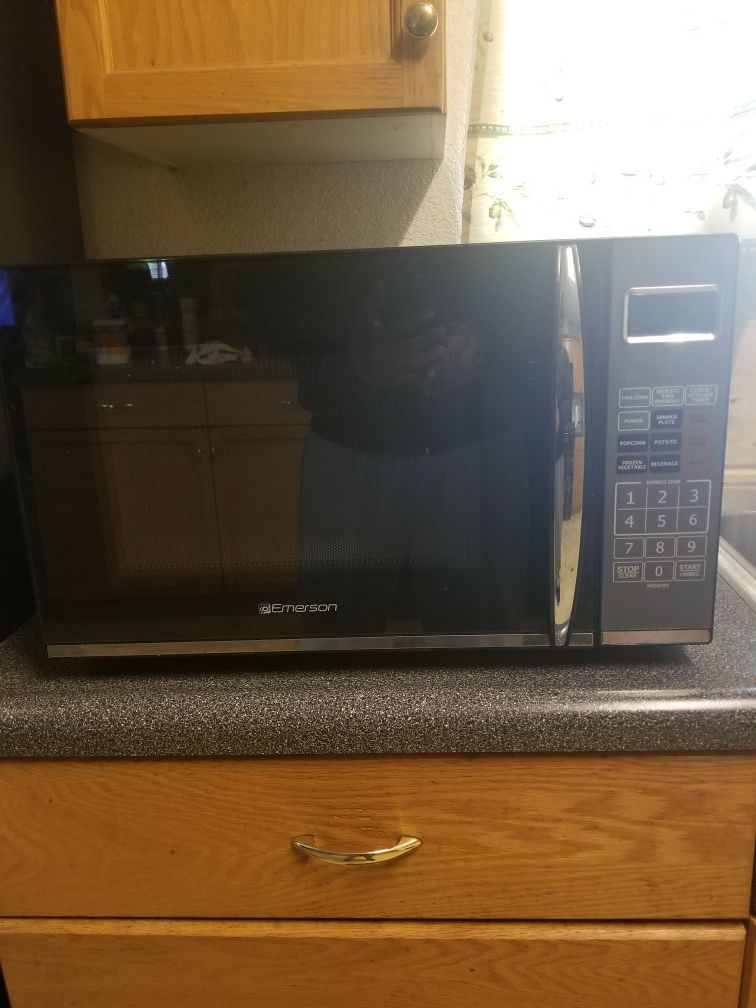 Emerson Microwave with Grilling feature