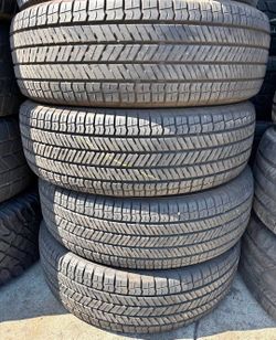 255 65 18 Bridgestone tires Con 80% de Vida Las 4