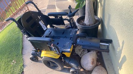 Electric wheelchair