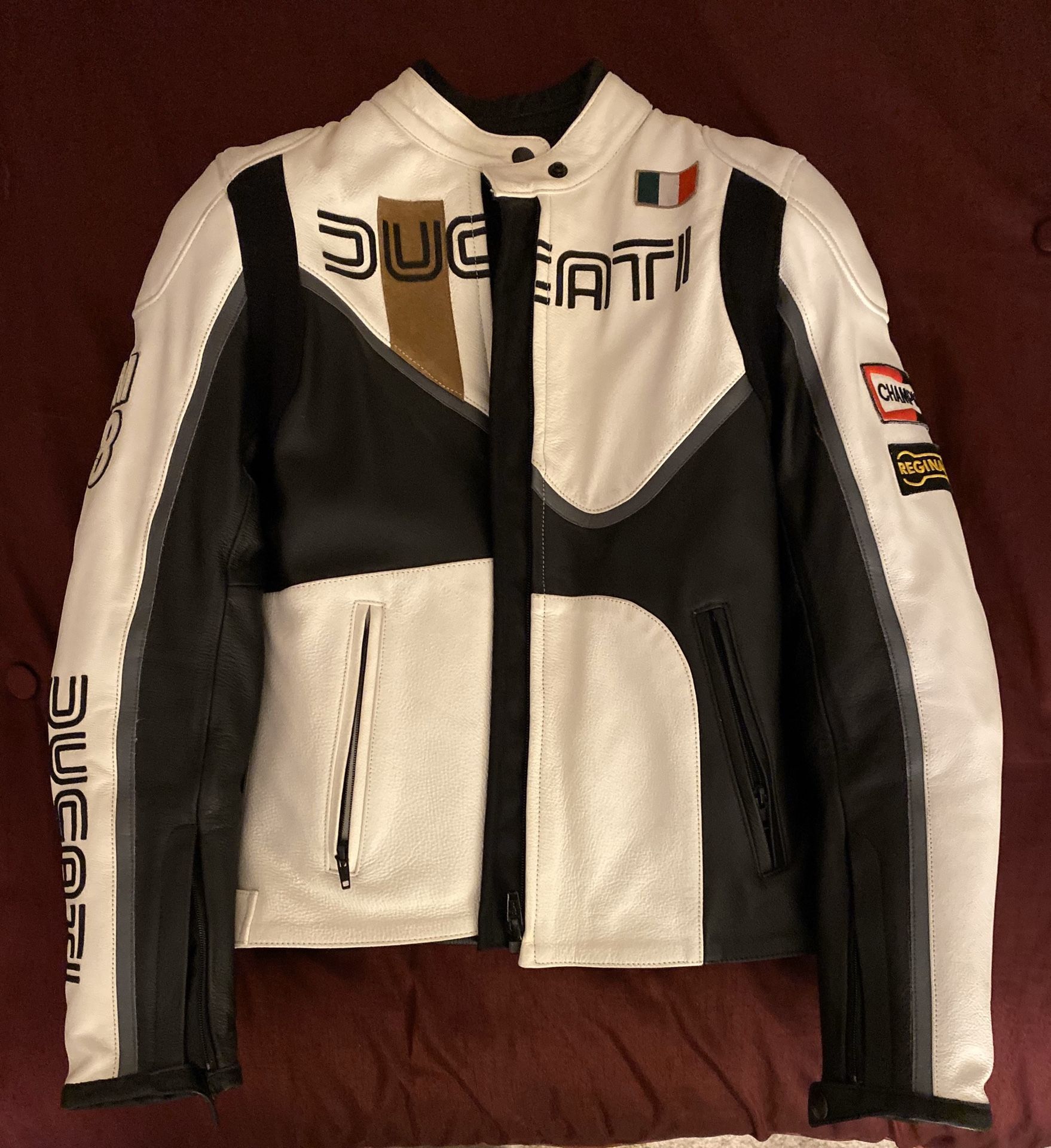 Dainese Ducati Isle of Man Leather jacket in women's size 42. This jacket comes with armor and inner liner.