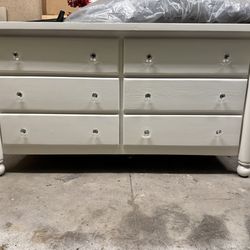 6 DRAWER SOLID WOOD WHITE DRESSER OBO