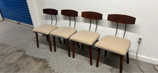 very clean good condition, dining room chairs Set of 4 very clean good condition, dining room chairs