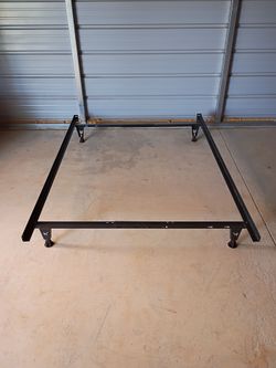 Queen / Full/ Twin size Metal adjustable bed frame