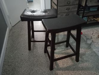 Table And 4 Bar Chairs 
