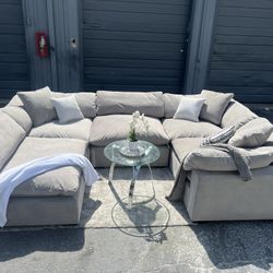 sectional/couch/sof, Cloud Couch, Brand:Krohler, Tampa 4 pickup, delivery available 