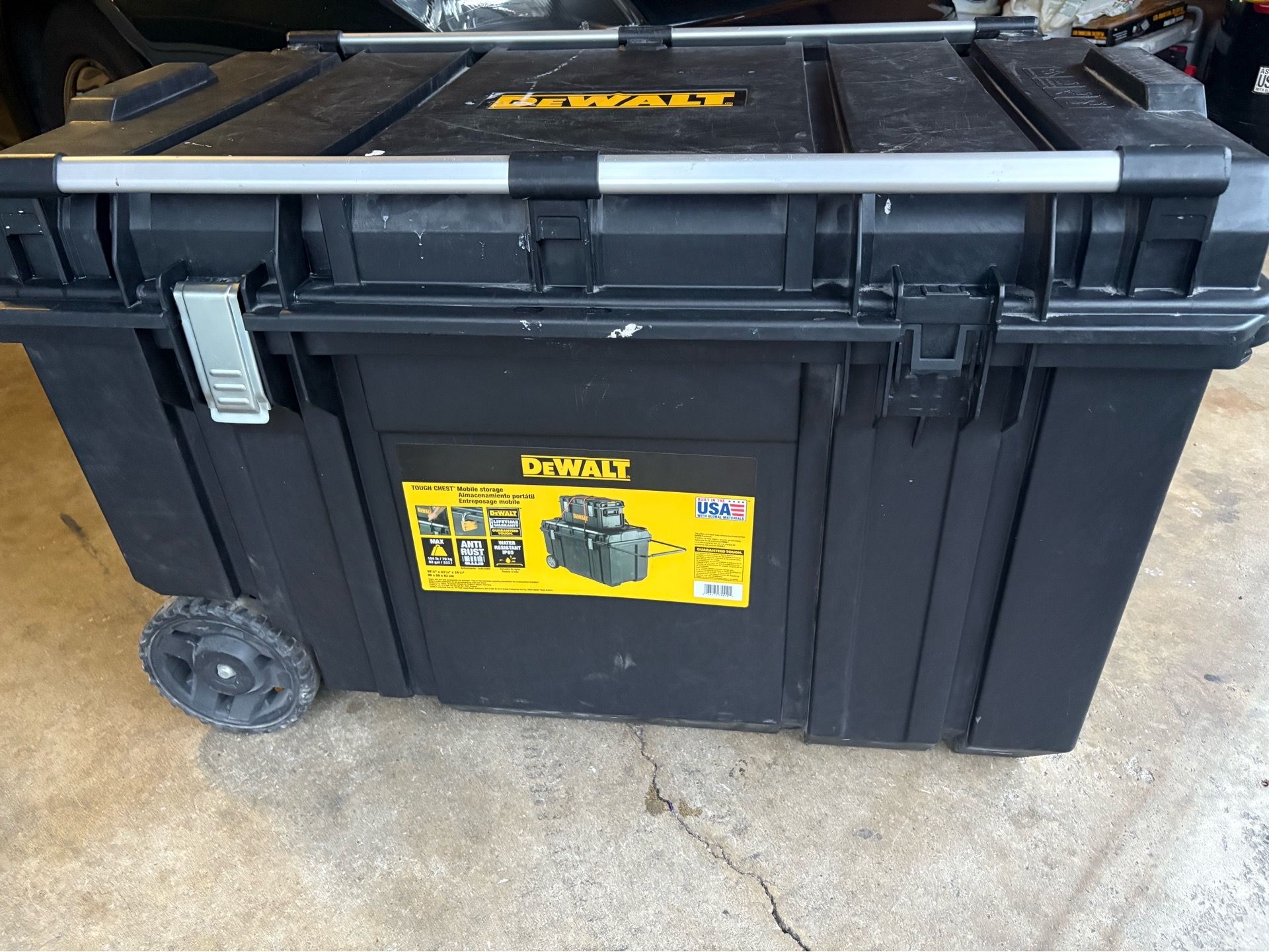 Dewalt 38in Tough Chest Rolling Tool Box