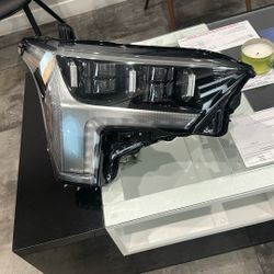 Toyota Tundra Headlight