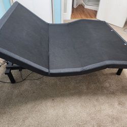 Sealy Adjustable Bed Has To Be Out Of Apt TODAY $150 !! Located In Macon