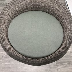 4 Foot Round Dog Bed/Couch 
