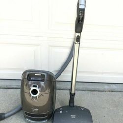 Miele S8 UniQ Canister Vacuum Cleaner 
