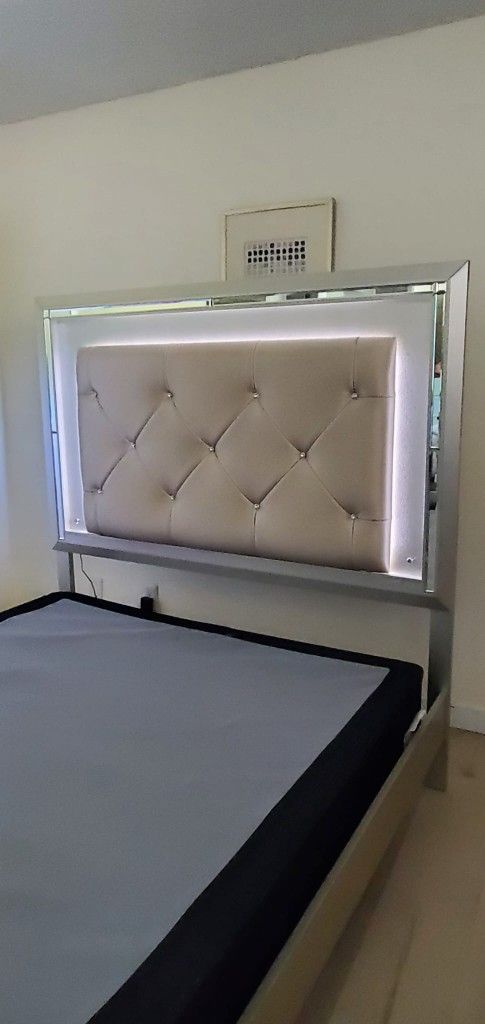 BED Glamorous Upholstered Bed! Headboard, Footboard, Rails. Including Spring Box With LED Lights, Mirror Trims QUEEN Size