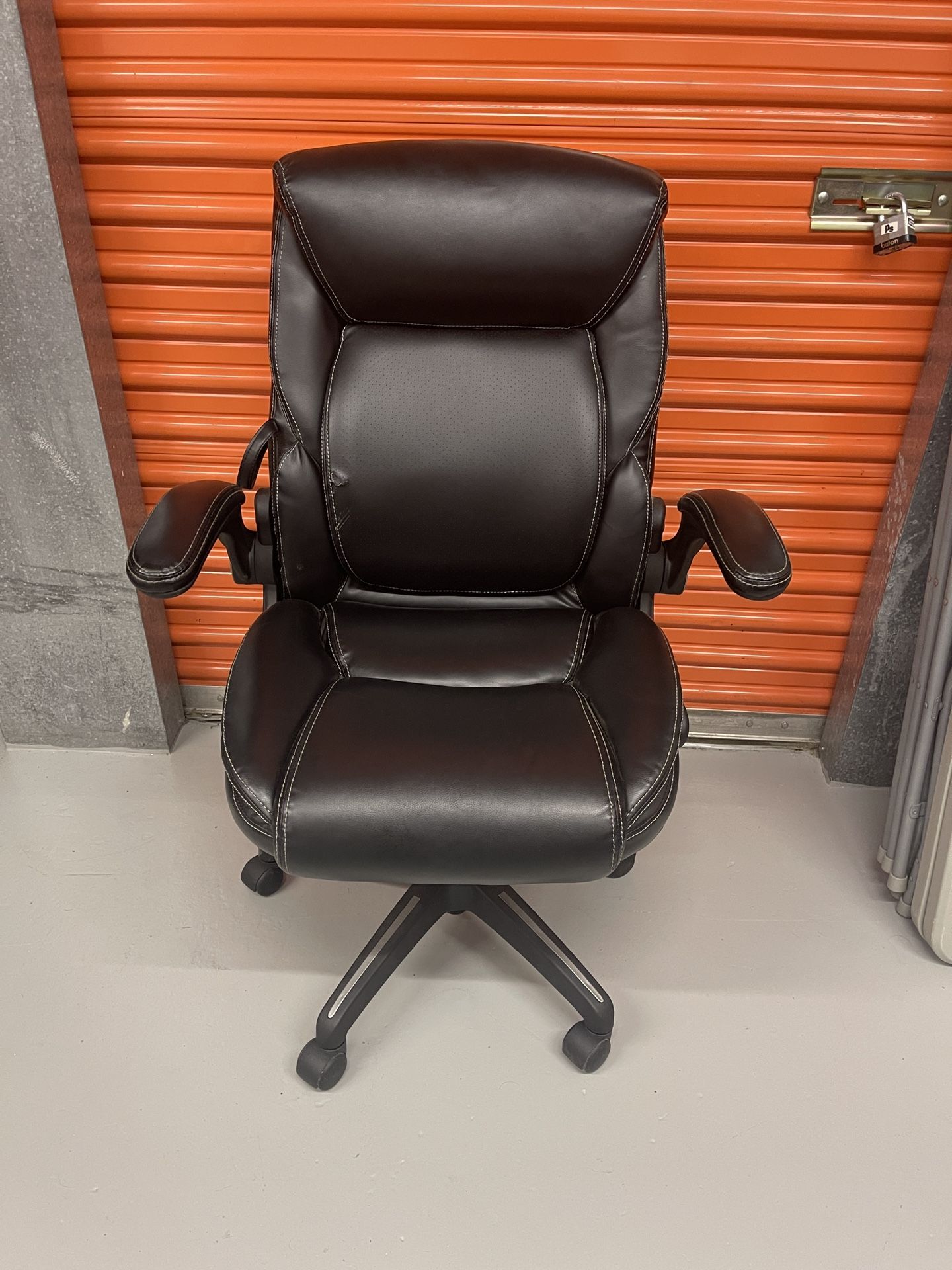 🪑 Serta Executive Office Chair – Super Comfortable, Great Condition