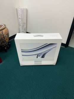Apple iMac  M3 chip, featuring an 8-core CPU, 8-core GPU, 8GB unified memory, and 256GB SSD storage.