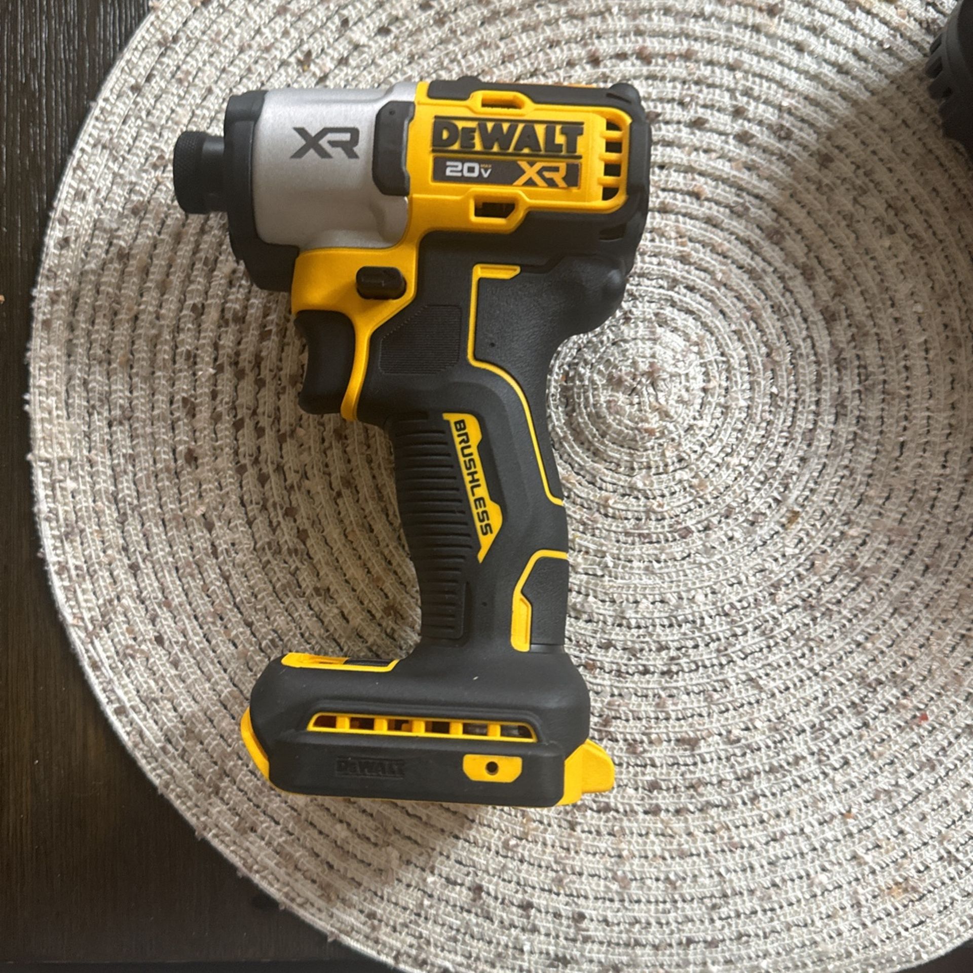 DCF845 1/4” Cordless Impact Driver 3 Speed