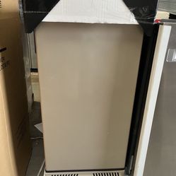 New Under Counter Ice Maker/ 80 Pounds Daily Ice
