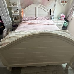 White Wooden Full Sized Bed With Mattress