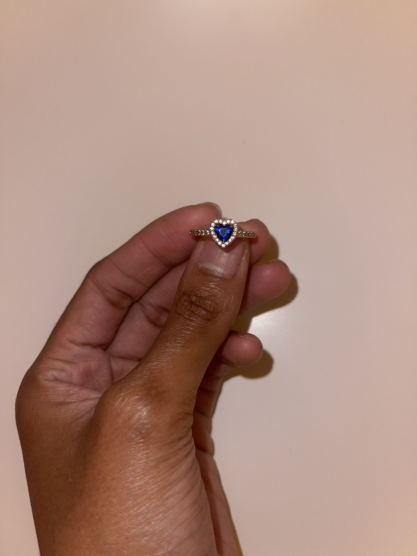 Pandora Sparkling Blue Elevated Heart Ring