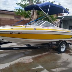 18 Foot 1988 galaxie boat  