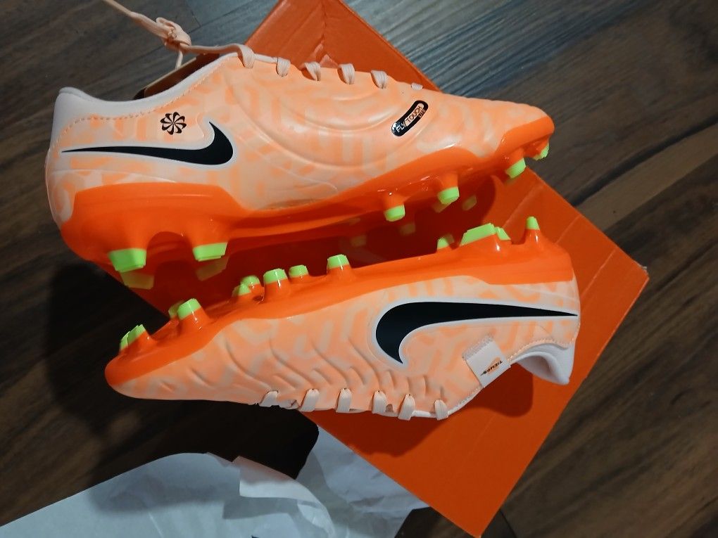 Nike Tiempo Legend Size 7 $60