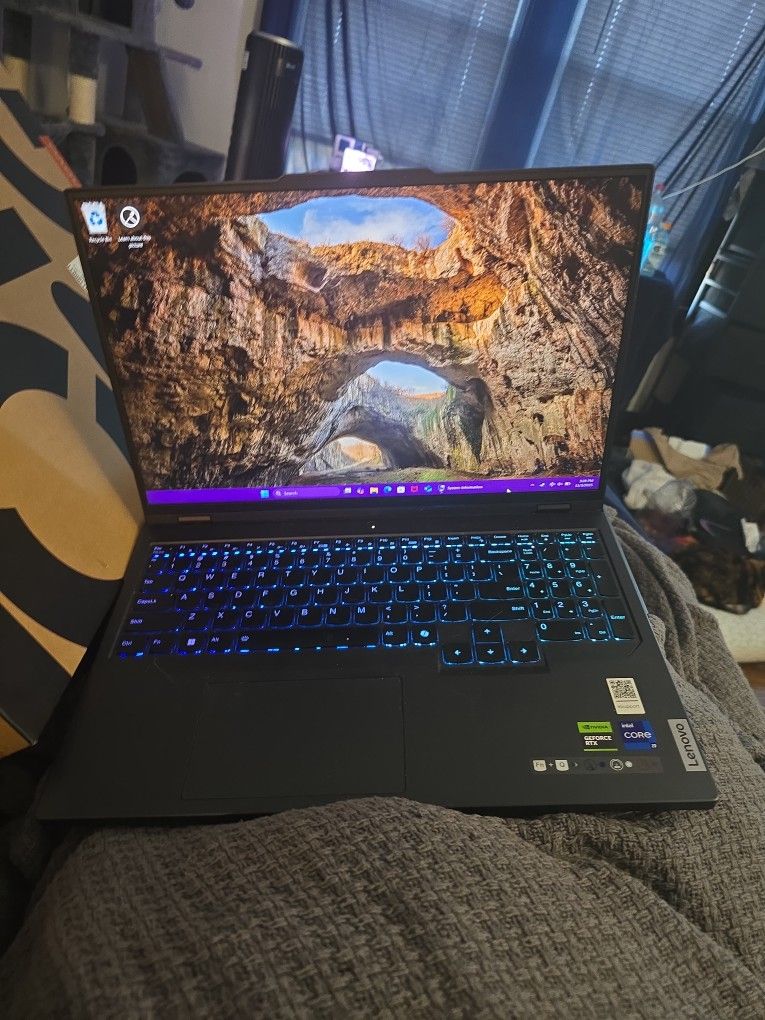 LENOVO LEGION PRO 5 (16IRX9)- $1200 OBO!