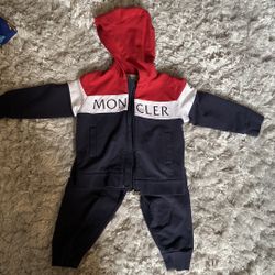 Moncler set 18-24M Red runs into white a little see pic