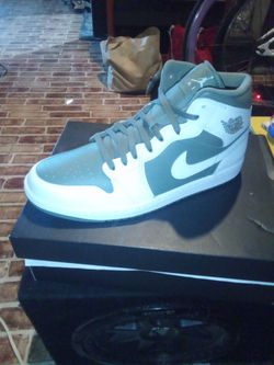 Air Jordan 1 mid