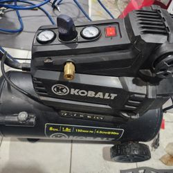Kobalt 8 Gallon 1.8 HP Compressor 