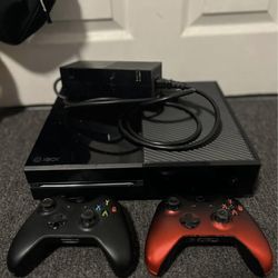 Xbox One & 2 Controllers