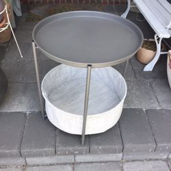 ROUND METAL FRAME SIDE TABLE WITH STORAGES BASKER . CHARCOAL/ HEATHER GRAY COLOR .