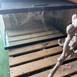 Zoomed 40 Gallon Retile Tank