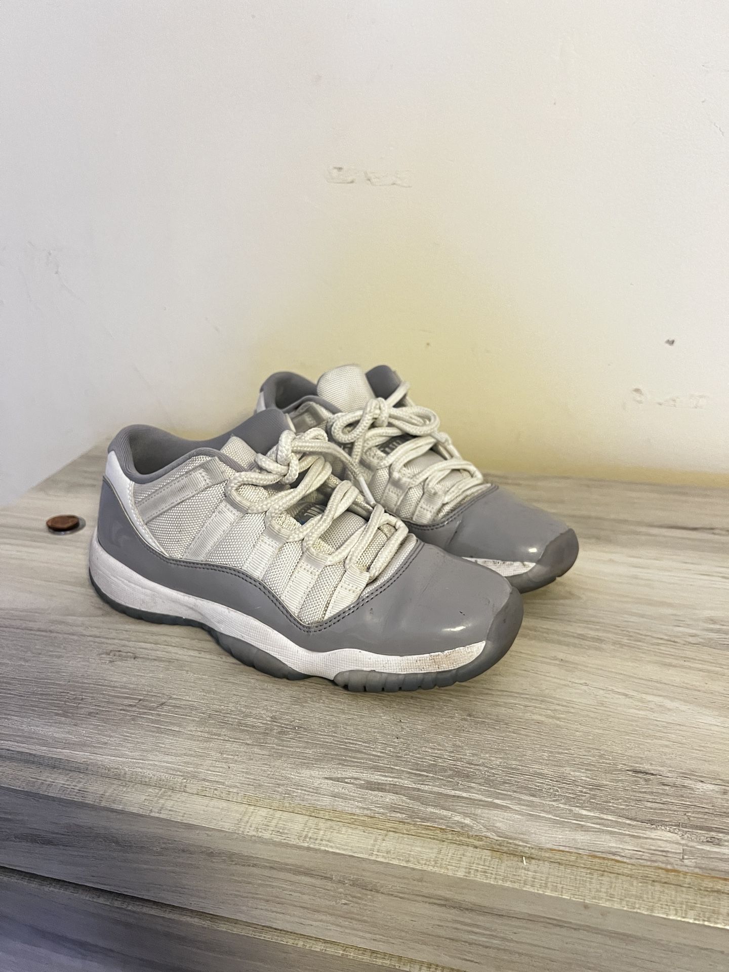 Jordan 11 Retro Low Cement grey