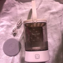 Automatic makeup Brush Cleaner 