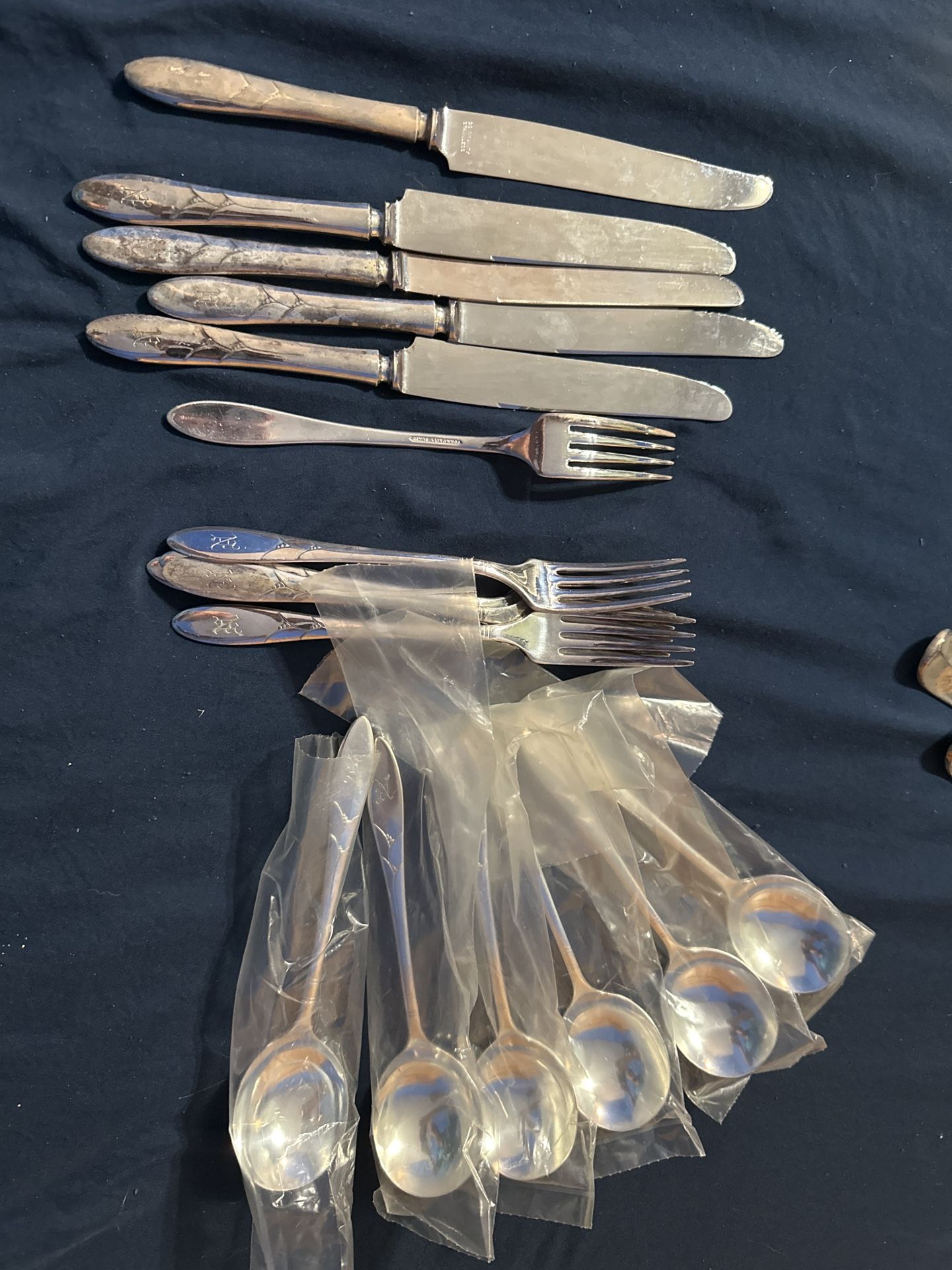 🍴 Vintage Monogrammed Silverplate Flatware Lot – 18 Pieces