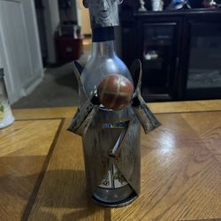 Wine holder tin basketball man 