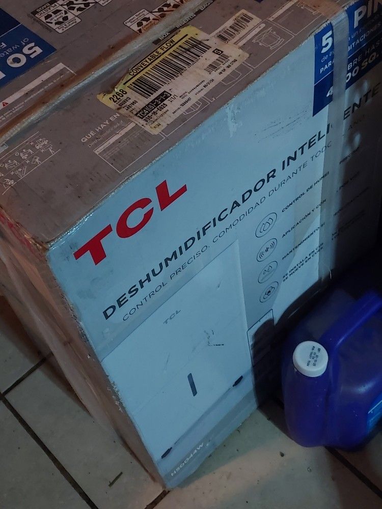 TCL DEHUMIDIFIER