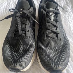 NIKE RUNNING SHOES