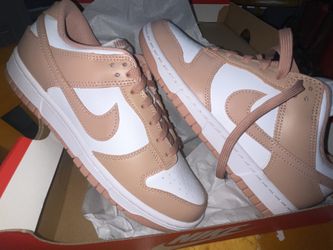 BRAND NEW WOMENS NIKE DUNKS Size 9