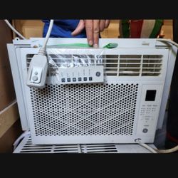 GE® 5,000 BTU ELECTRONIC WINDOW AIR CONDITIONER 