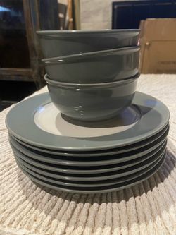 Dishes: 7 dinner plates and 3 bowls