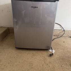 Mini Fridge 
