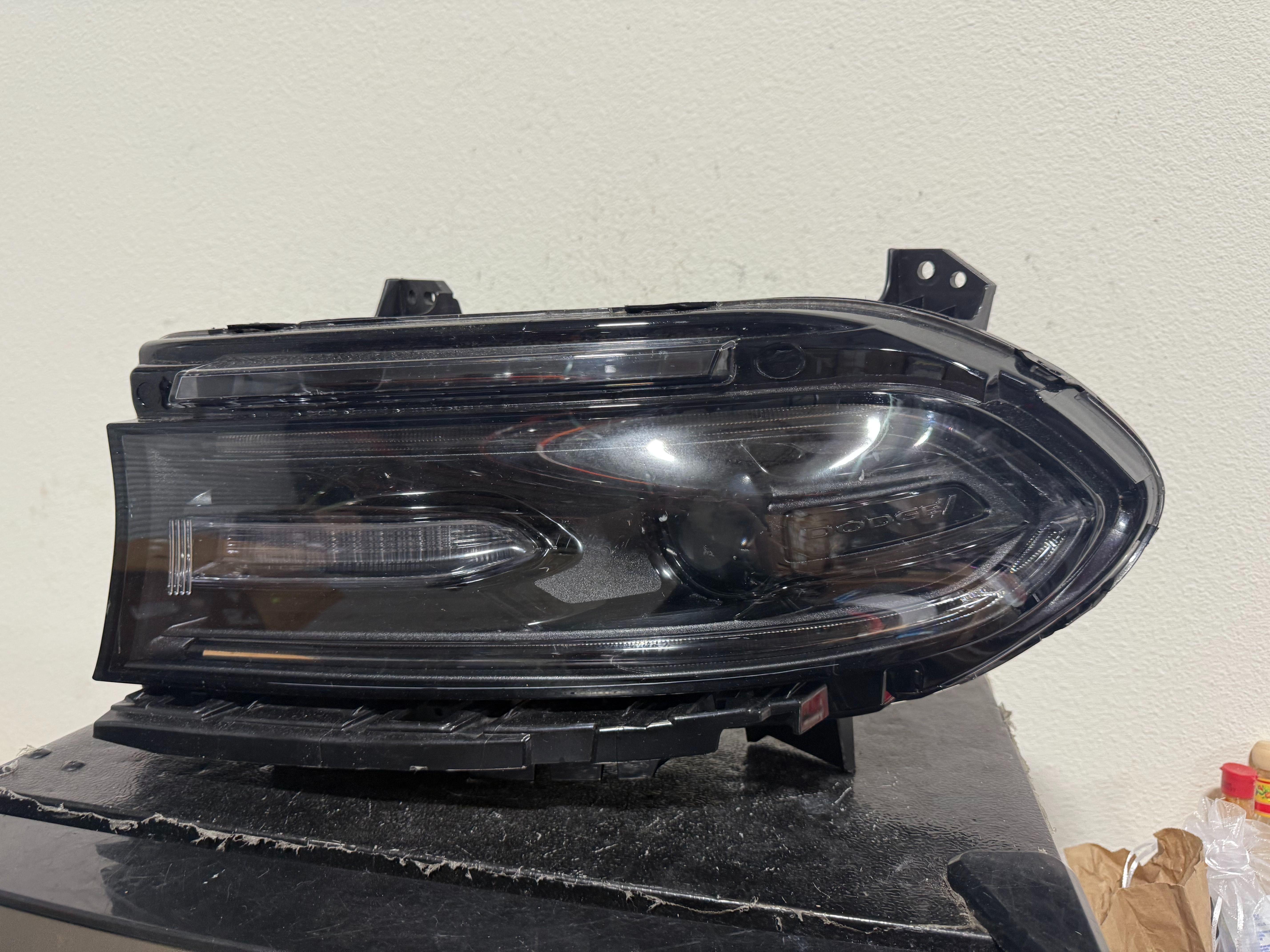 DODGE CHARGER LEFT HEADLIGHT 2021